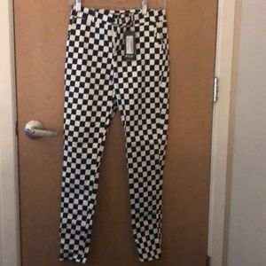 Never worn, tag still on! US size 4.